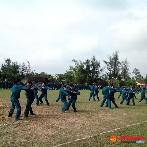 Gỡ khó để có dân quân mạnh