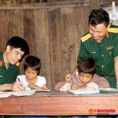 Gắn kết yêu thương, cùng em tới trường
